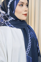 Chain tudung bawal front close up navy styled — Hana