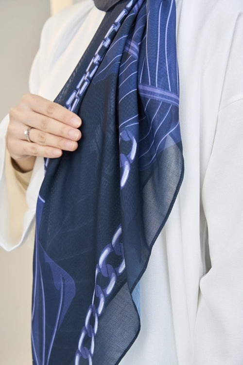 Chain tudung bawal print detail close up — Hana