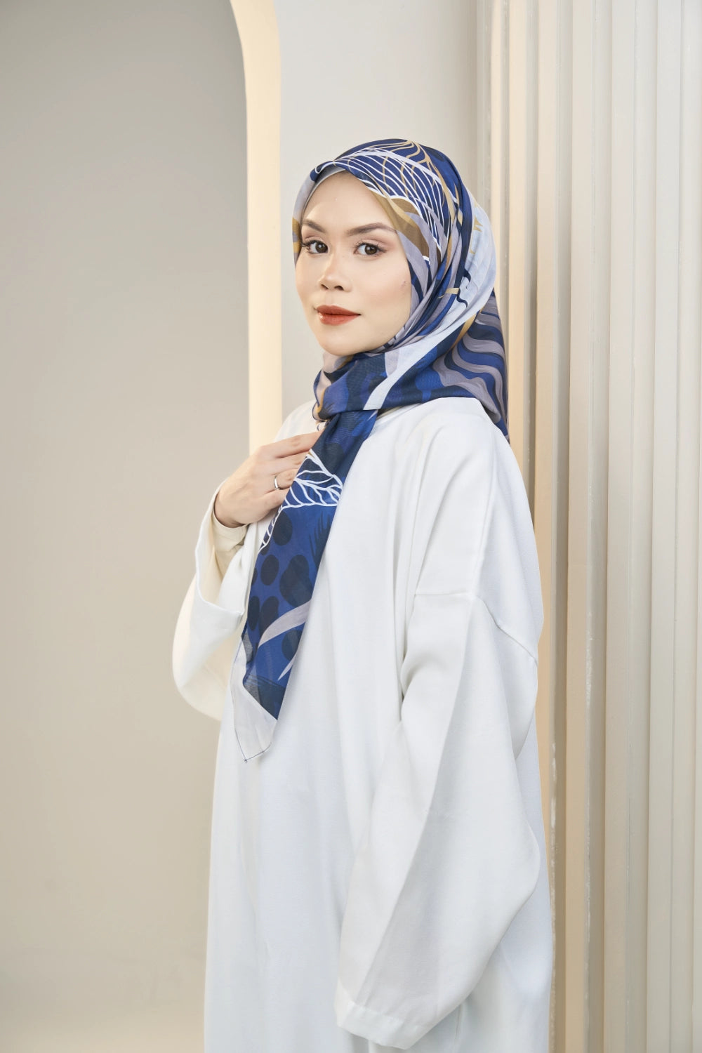 Fern printed bawal tudung side profile full length — Hana