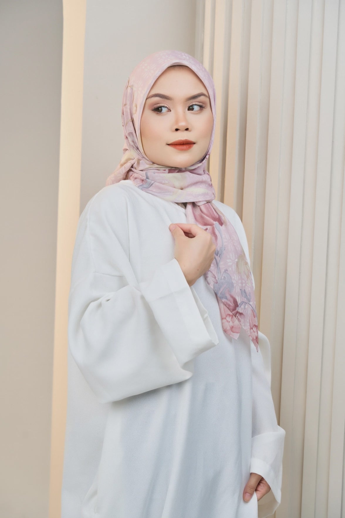 Woman modelling Dusty Pink exclusive tudung bawal from Hana Dahlia Collection